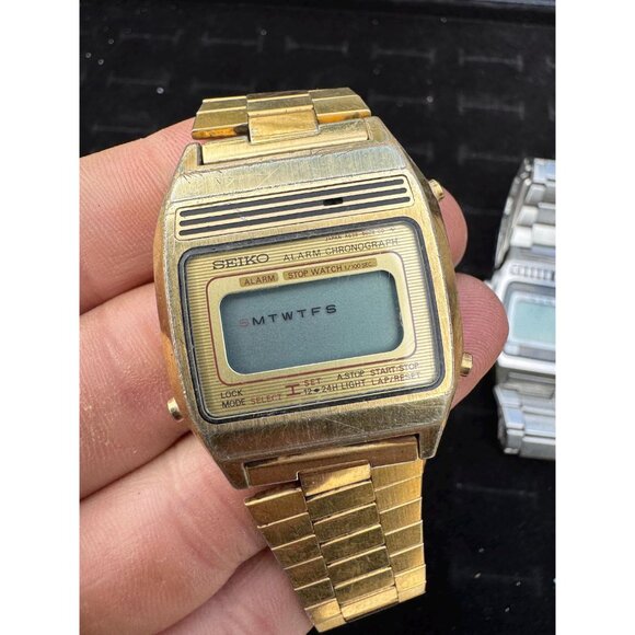 Lot of 3 - Vintage Seiko Digital Watches 1980s - Picture 2 of 8